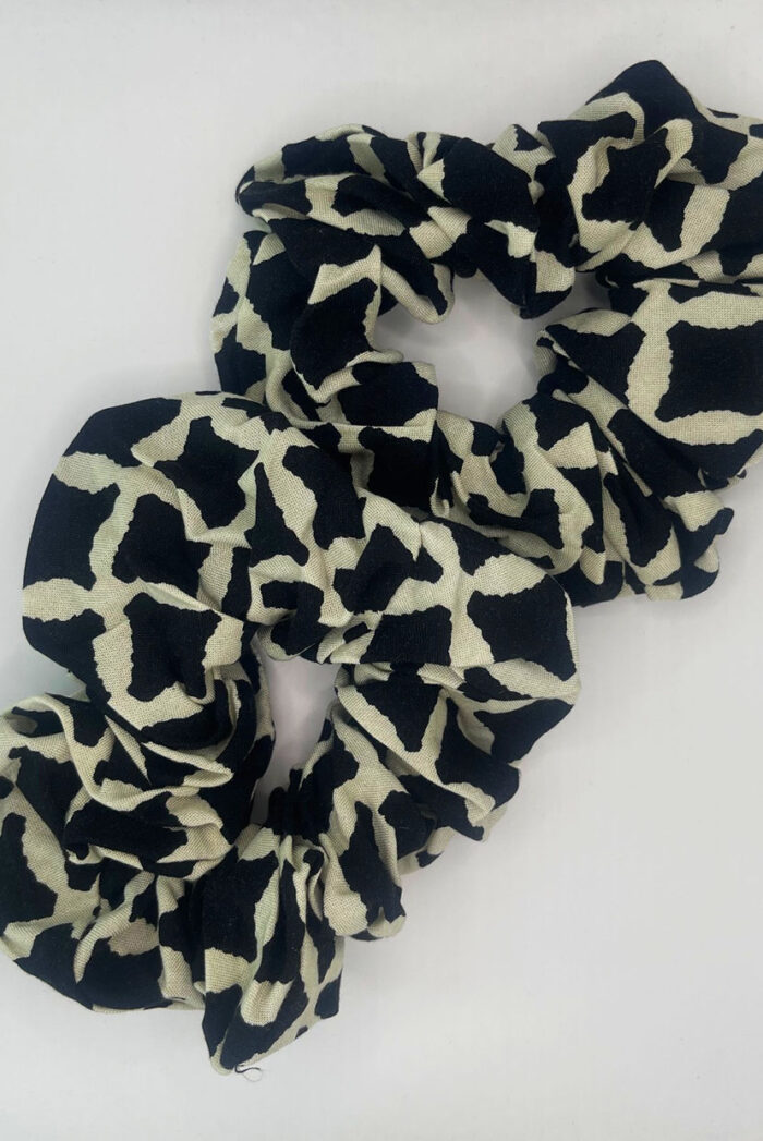 Scrunchie Black & white - Image 2